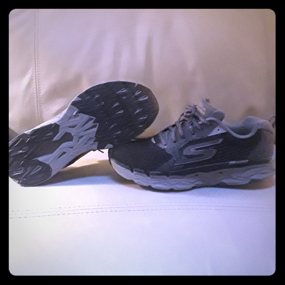 Skechers GoRun MaxRoad 3 Sneaker